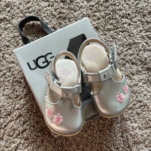 UGG Metallic Baby Shoes with Pink Embroidery 071